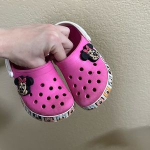 Minnie Mouse toddler crocs 💖